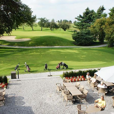 Hotel Golf De Pierpont Bons Villers Exteriör bild