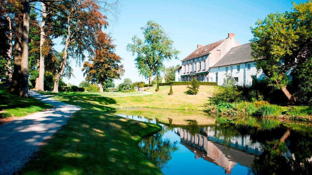 Hotel Golf De Pierpont Bons Villers Exteriör bild