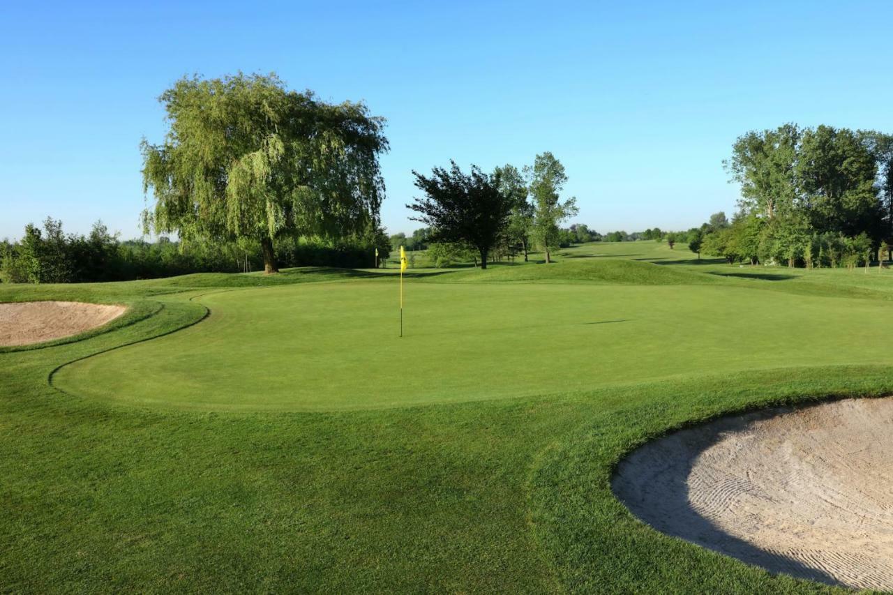 Hotel Golf De Pierpont Bons Villers Exteriör bild