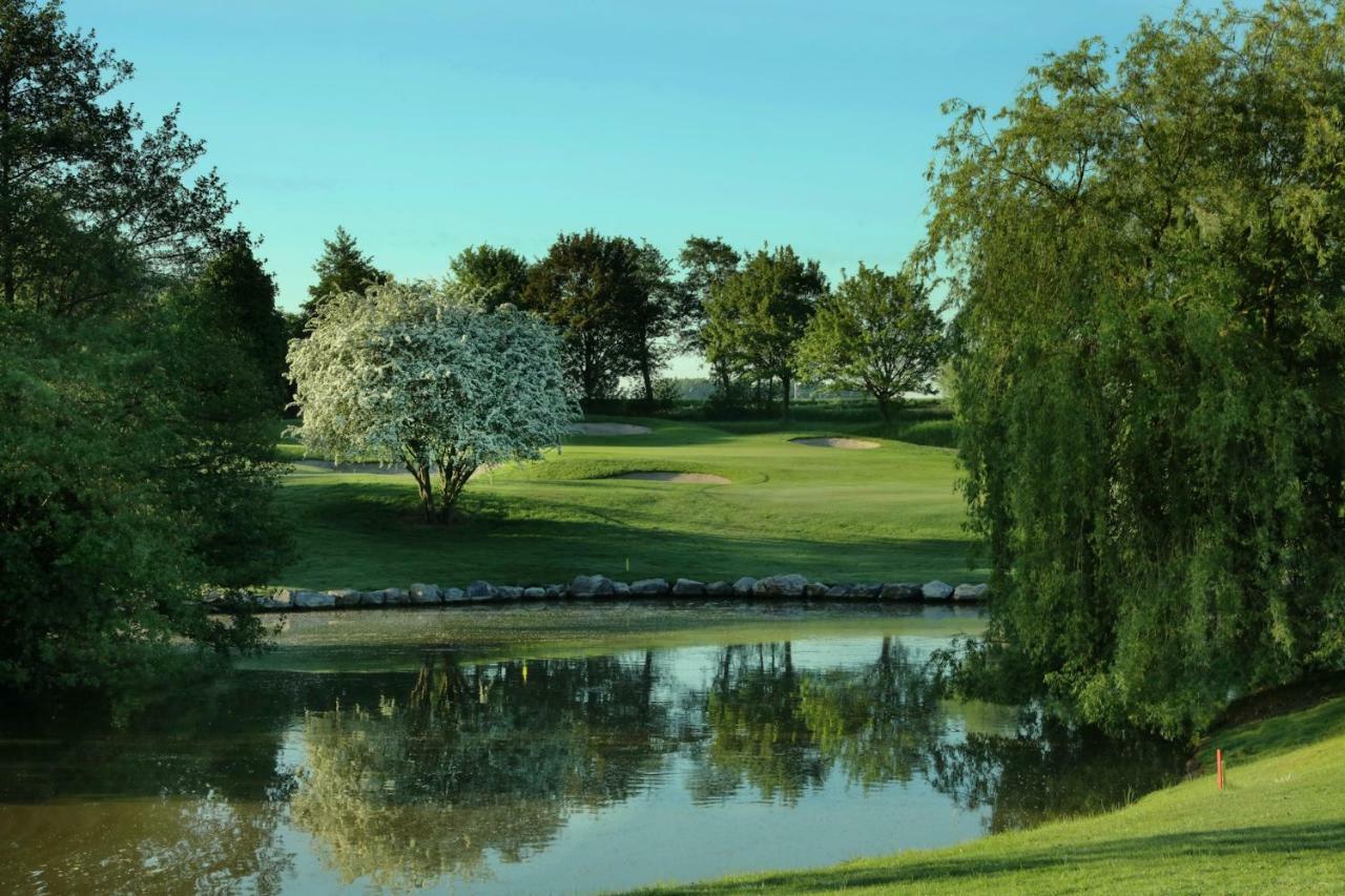 Hotel Golf De Pierpont Bons Villers Exteriör bild