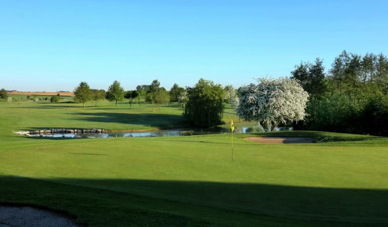 Hotel Golf De Pierpont Bons Villers Exteriör bild